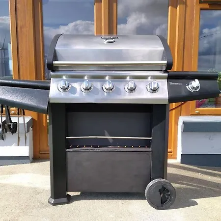 Дом отдыха Luxurious Property, Paddy's Haven, Wild Atlantic Way, County Clare *